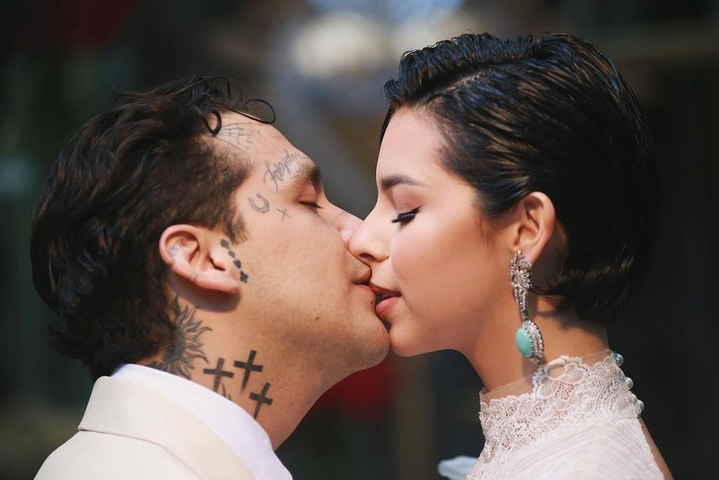 Christian Nodal y Ángela Aguilar en su boda, julio 2024