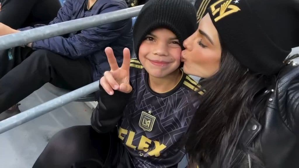 Alejandra Espinoza y su hijo Matteo