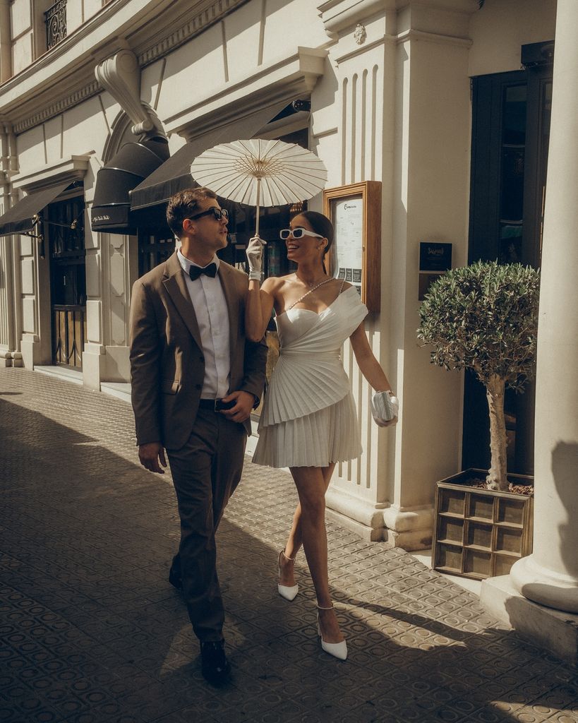 Vestido de novia corto plisado de Lorena Panea
