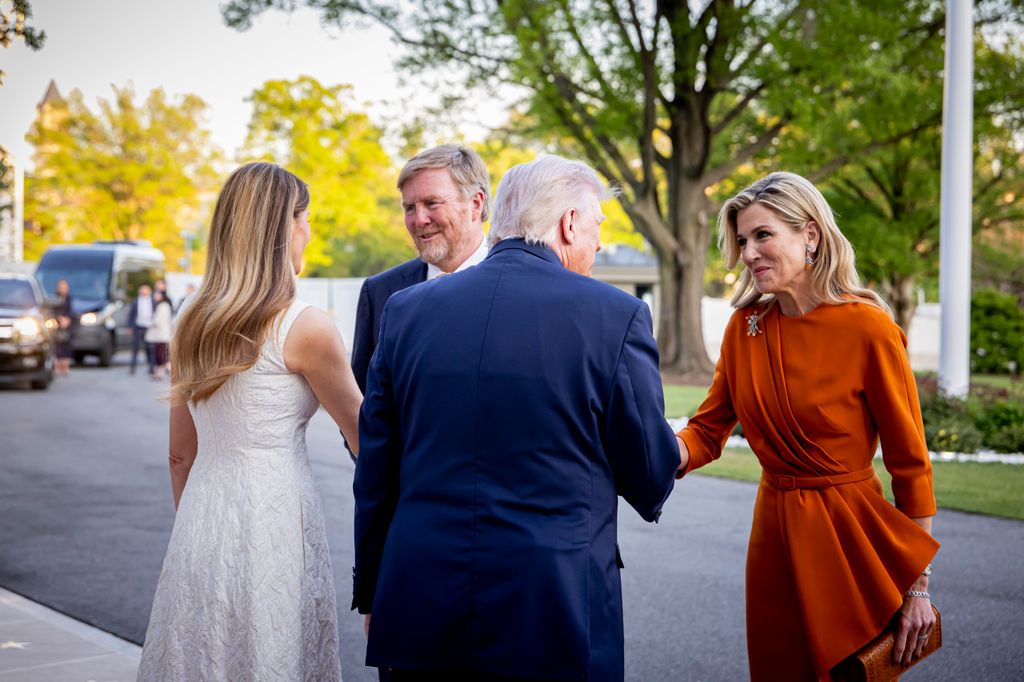 Los Trump recibiendo en la residencia presidencial a los Reyes neerlandeses