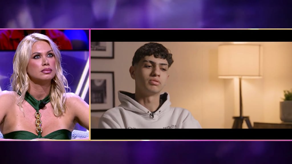 Plano medio de Vanessa Bouza viendo imágenes de su hijo Alejandro en el programa '¡De Viernes!'