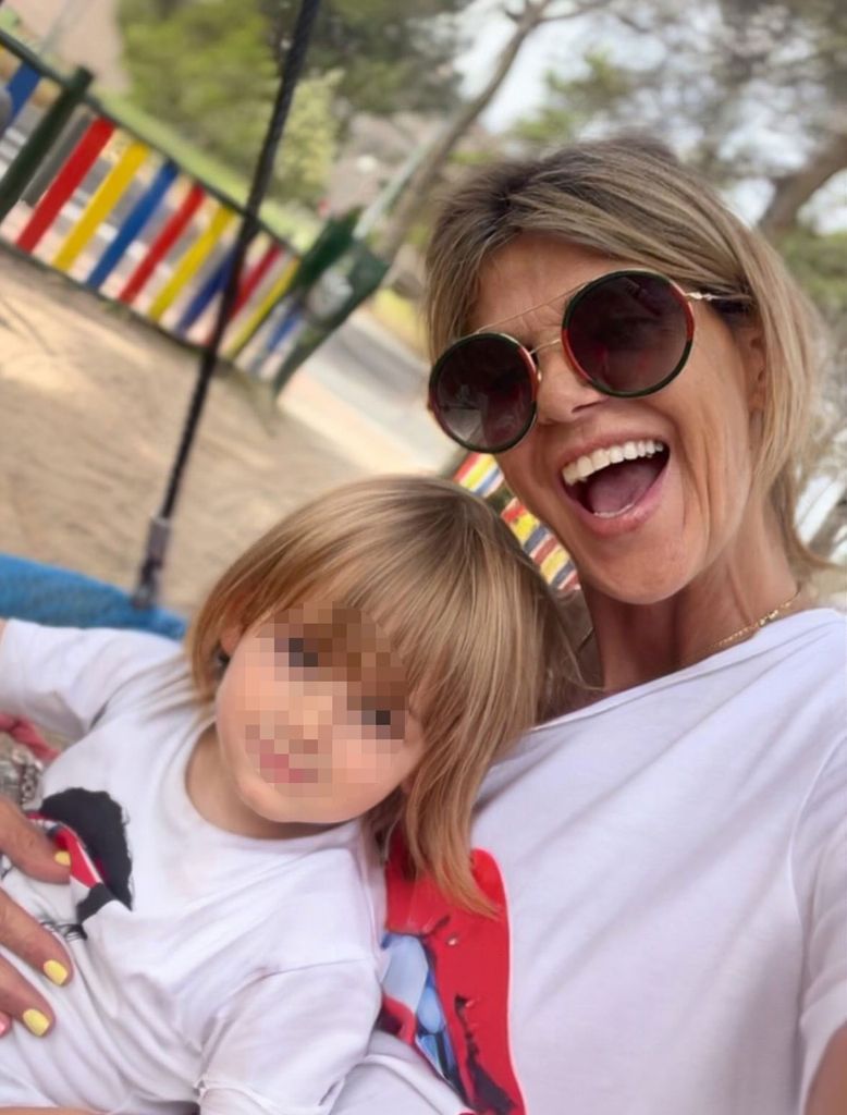 Arantxa de Benito, feliz junto a su nieto, Hugo