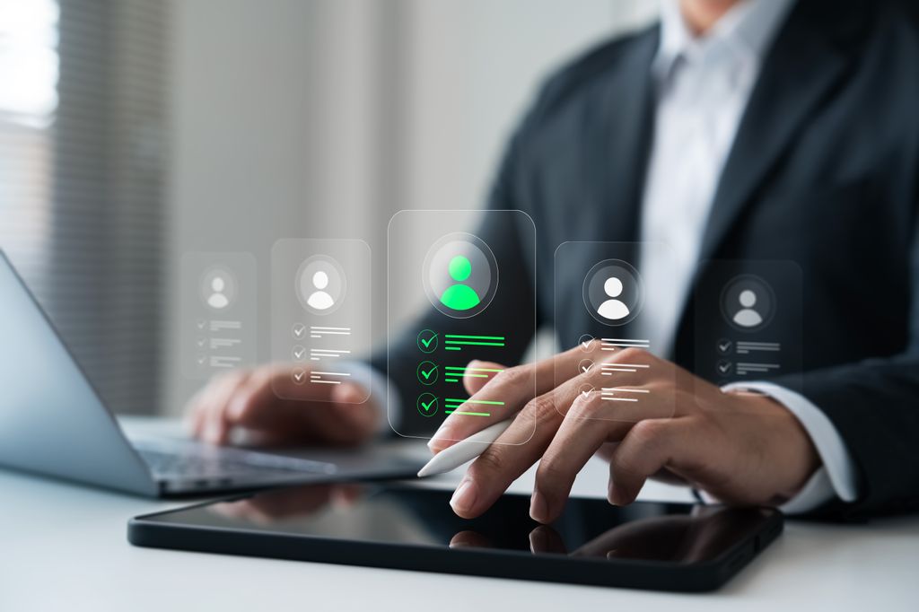 La selección de personal ha cambiado en pocos meses: hoy muchos currículums pasan primero por sistemas de inteligencia artificial antes de llegar a un reclutador humano