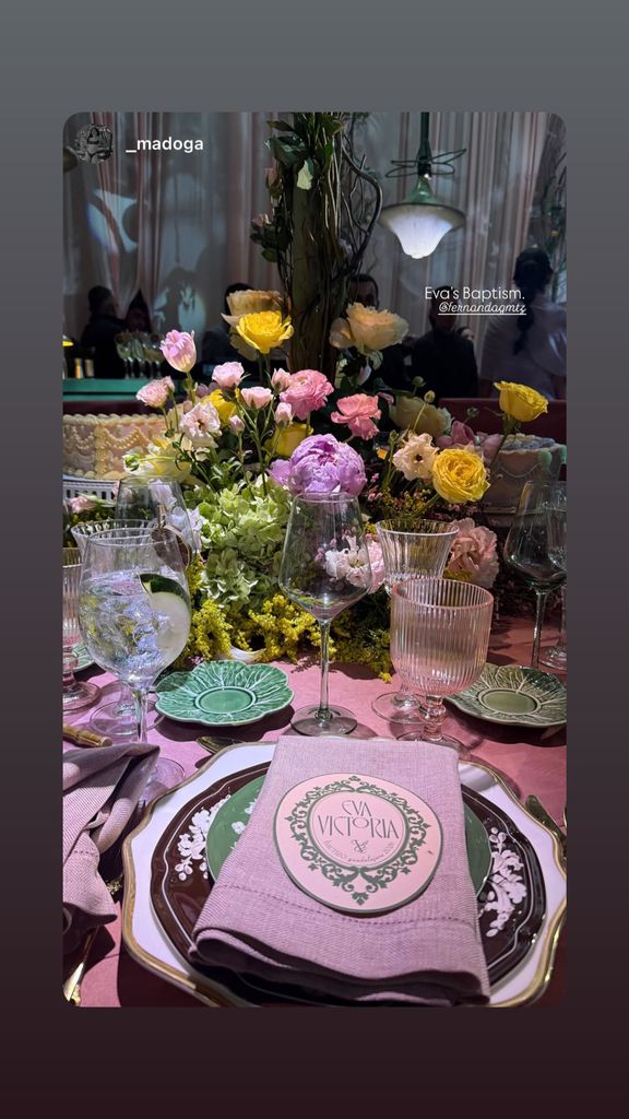 El lugar estuvo decorado con tonos verde y rosa 