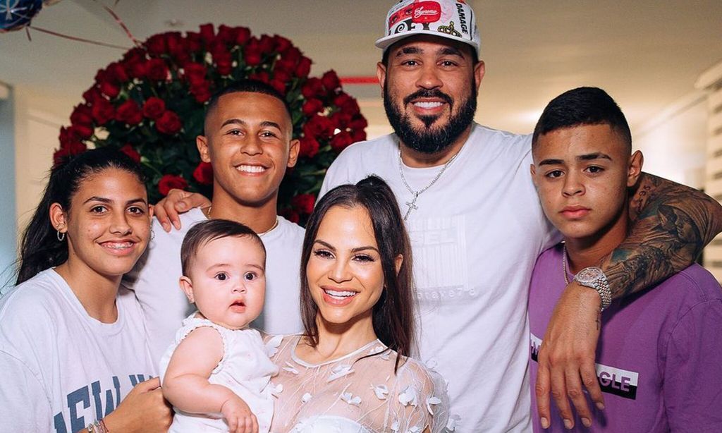 Raphy Pina y sus hijos
