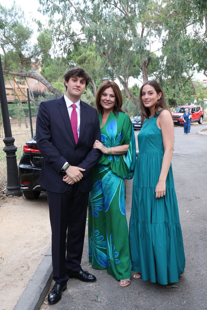 Nuria González con sus hijos, Iván y Alma Fernández-Tapias