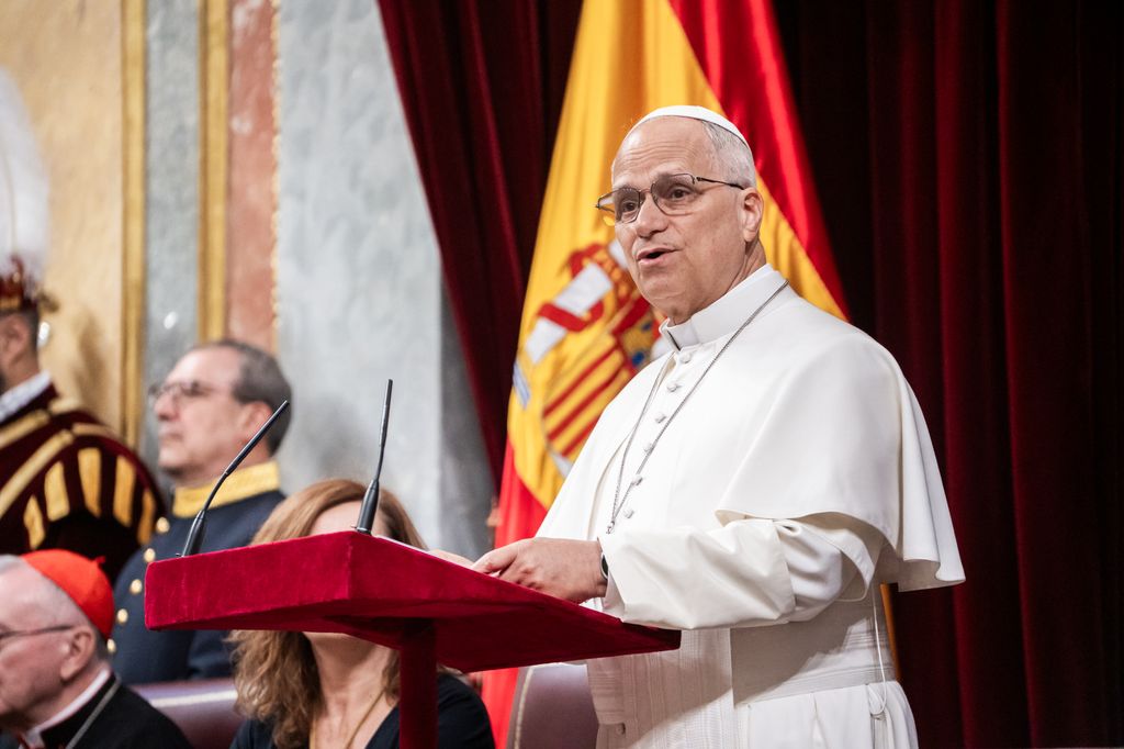 El Pontífice es el primer Papa en pronunciar un discurso como jefe del Estado del Vaticano ante diputados y senadores, en el marco de su visita oficial a España