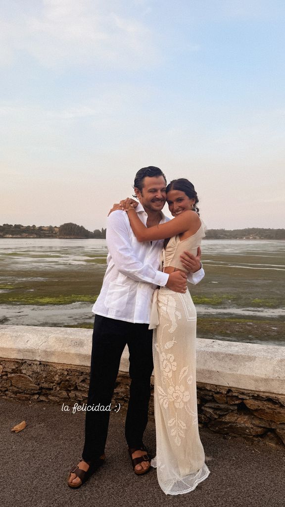 Ale Navarro y su novio, en el día de su preboda en Galicia