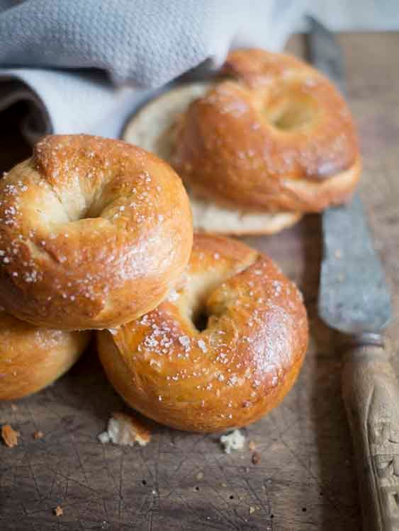 Para comerlos solos o rellenos de ingredientes dulces o salados, este pan originario de Nueva York es una opción genial para tus meriendas y desayunos