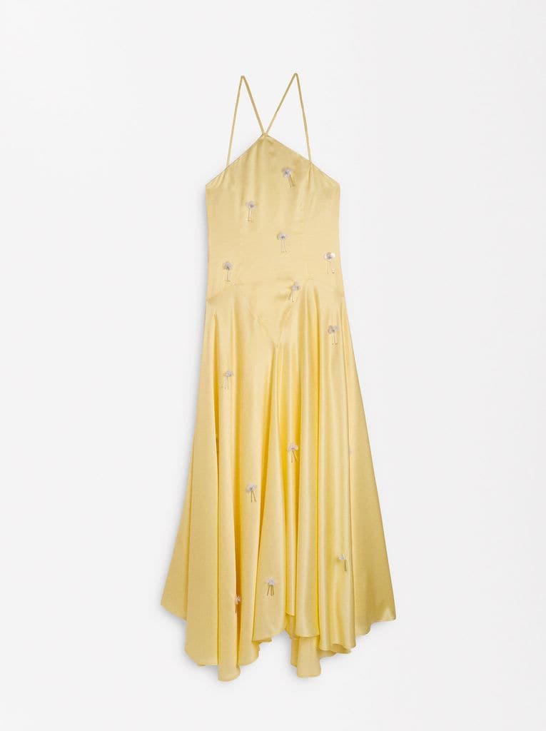 El vestido amarillo mantequilla de Cómo perder a un hombre en 10 días llega a Zara y Parfois