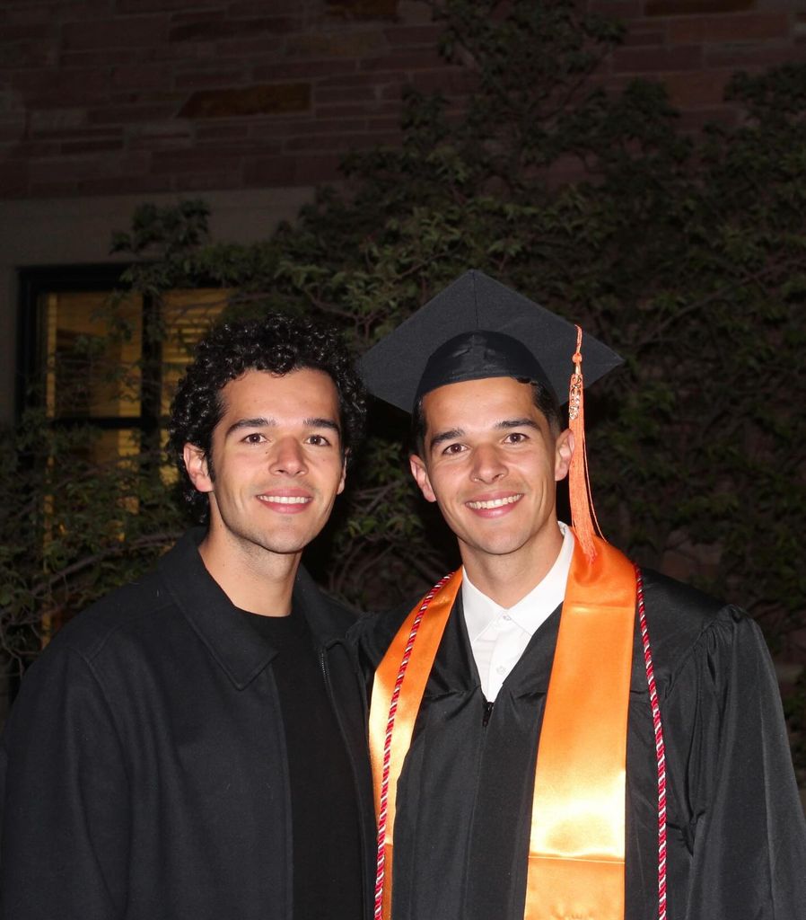 Eduardo Zucchi se dijo muy orgulloso por la graduación universitaria de su hermano Roberto Hernández.