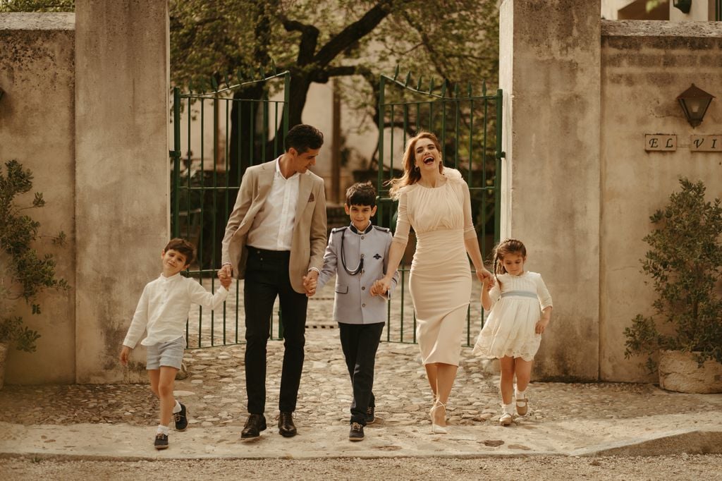 El hijo mayor de Víctor Janeiro y Beatriz Trapote hace la Primera Comunión:  todos los detalles y las fotos de un día inolvidable
