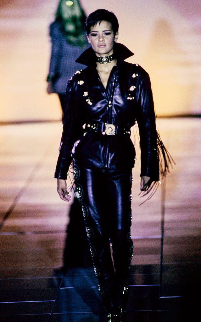 Beyoncé rescata un mono de cuero 'cowboy' de 1992 en su mejor noche