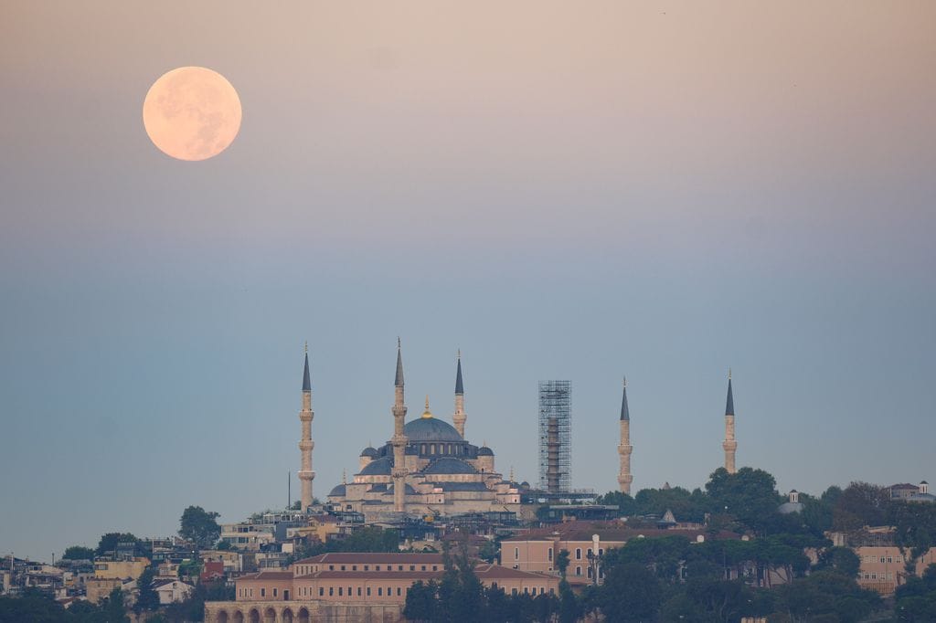 La superluna azul en Estambul, Turquía