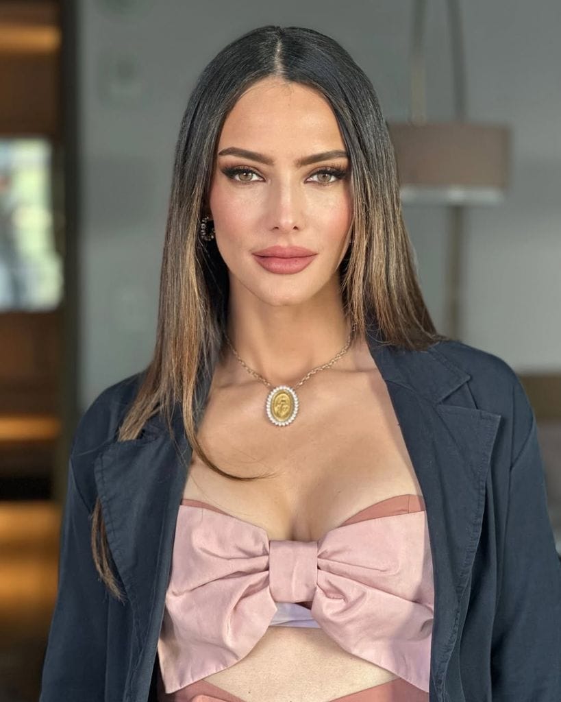 Sandra es la hermana pequeña de Sofía Vergara