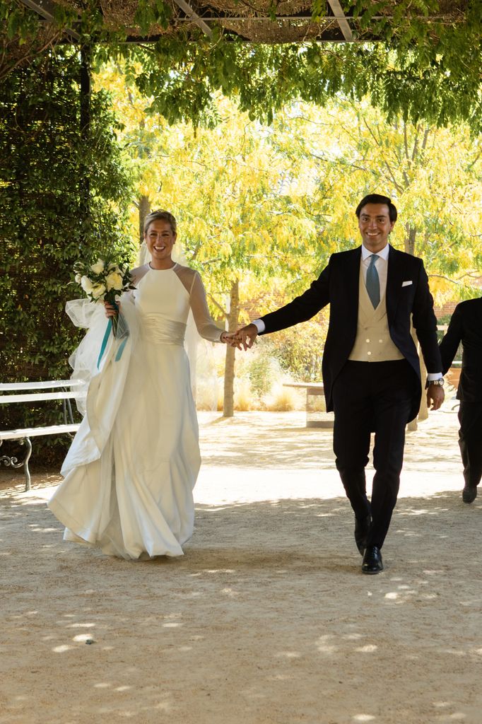 Look de novia con mangas desmontables