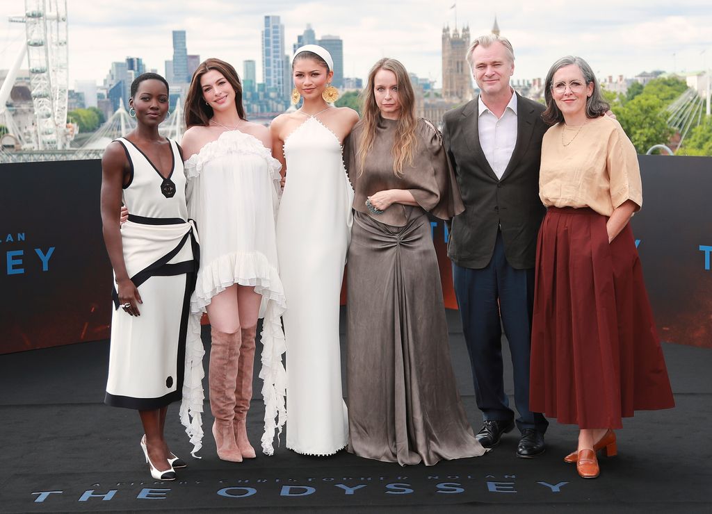De izquierda a derecha, el reparto de 'La Odisea': Lupita Nyong'o, Anne Hathaway, Zendaya, Samantha Morton, Christopher Nolan y Emma Thomas 