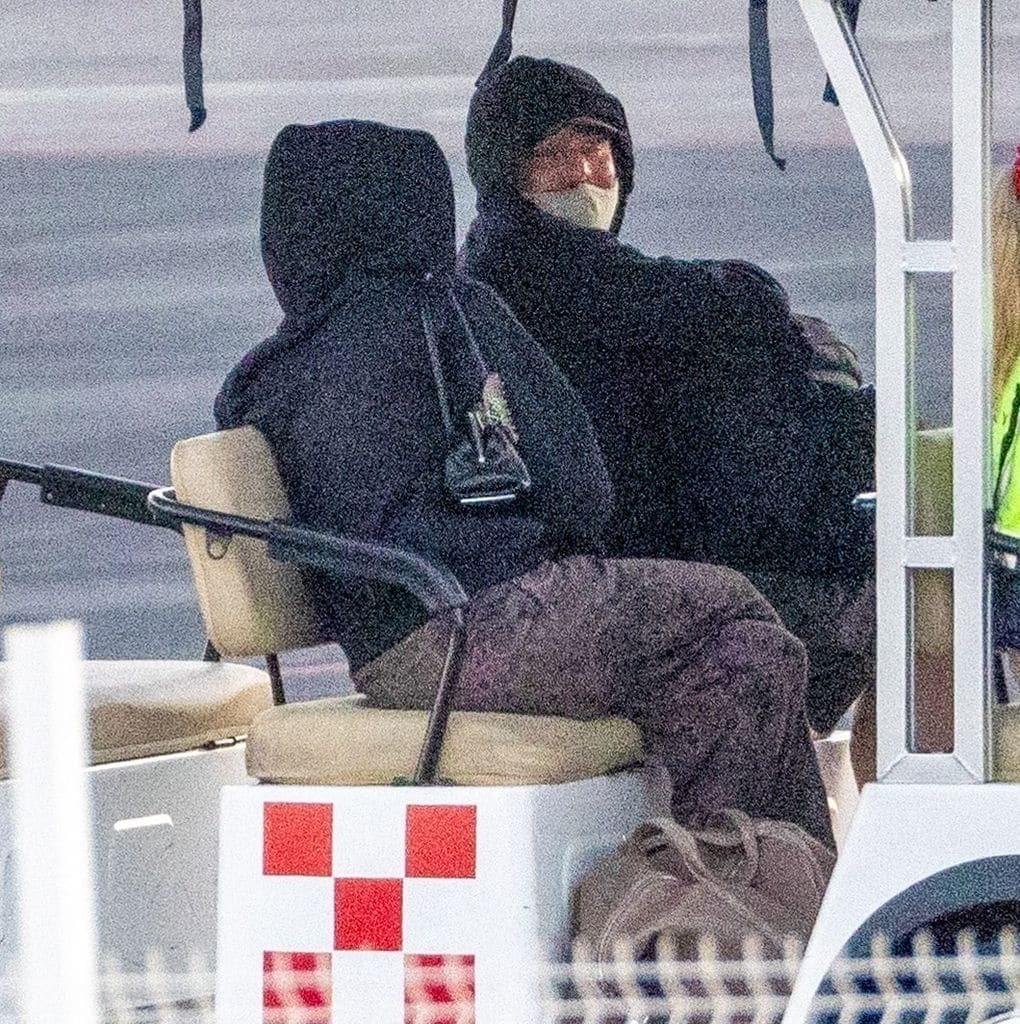 Leonardo DiCaprio y su novia, Vittoria Ceretti, se mantuvieron discretos al despedirse de Cabo San Lucas, México, a inicios de junio.