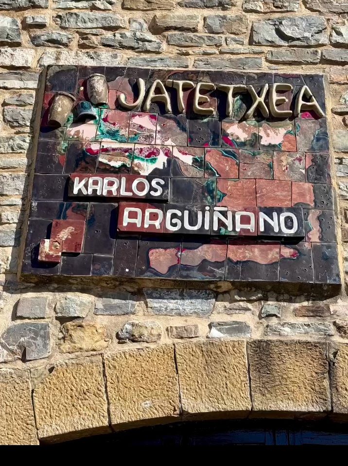 Como anfitriones de viaje ha tenido a la familia Arguiñano, a quienes ha agradecido por sus consejos