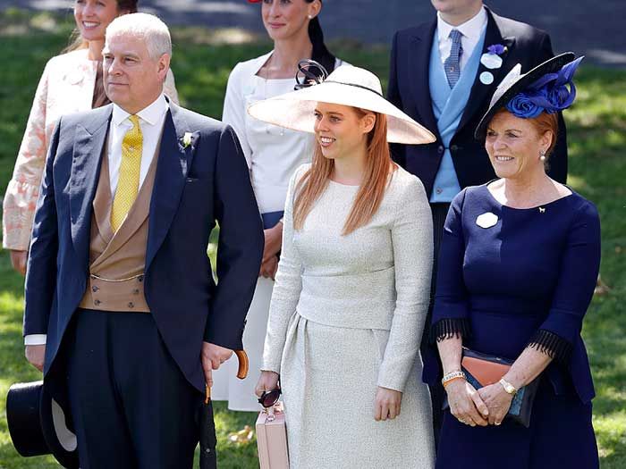 Beatriz de York y sus padres