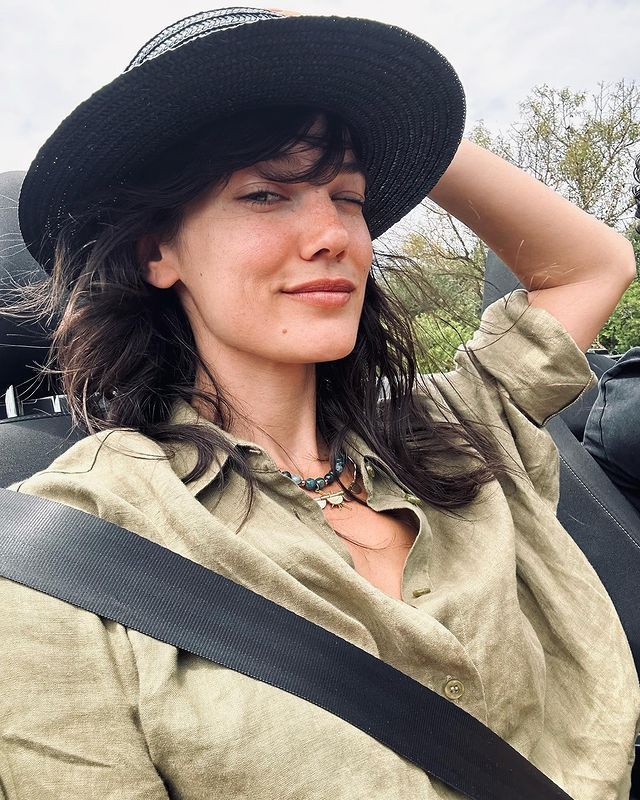Pinar Deniz ('Secretos de familia') de vacaciones en Pilos, Grecia
