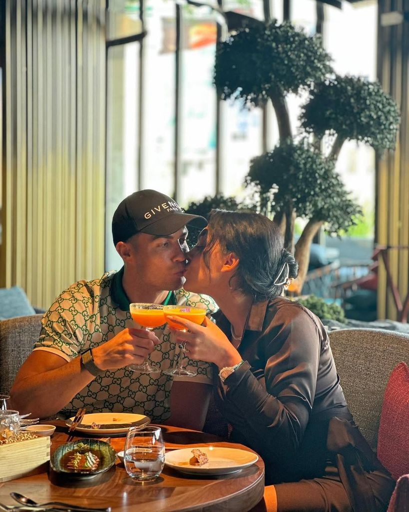 La estrategia de Cristiano y Georgina ha funcionado a la perfección y, pese a semanas de rumores y falsas fechas, consiguieron mantener en secreto su boda hasta el último momento