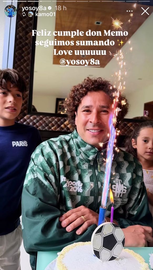Memo Ochoa celebrando sus 41 años con el cariño de su familia.