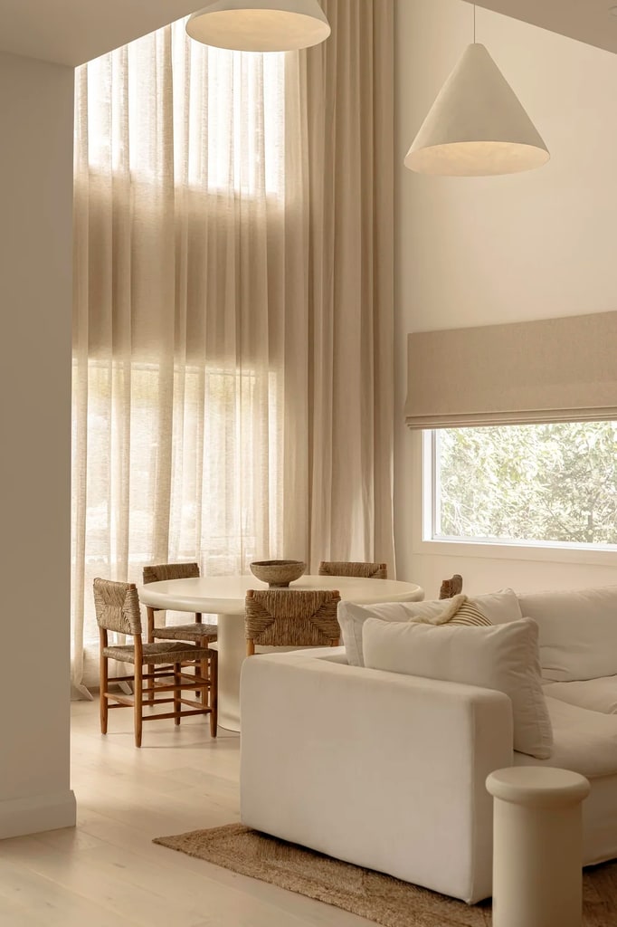 Salón con techos altos