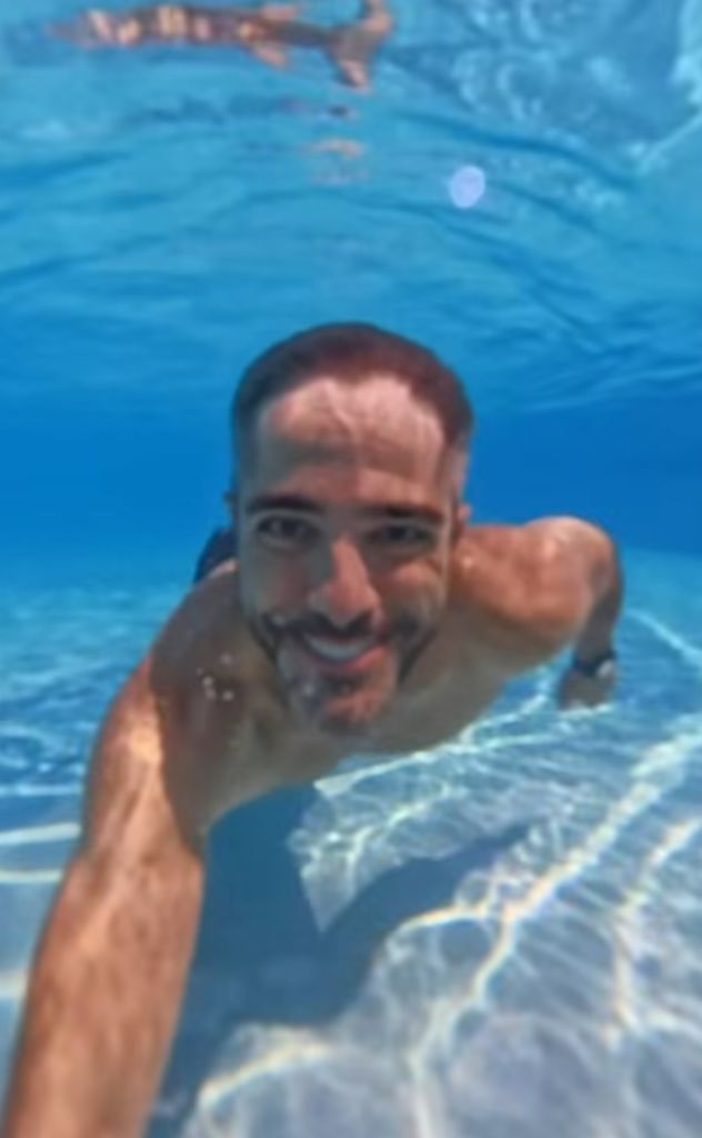Bucear en las aguas turquesas, una de las experiencias que Roberto Leal disfrutó en la Riviera Maya