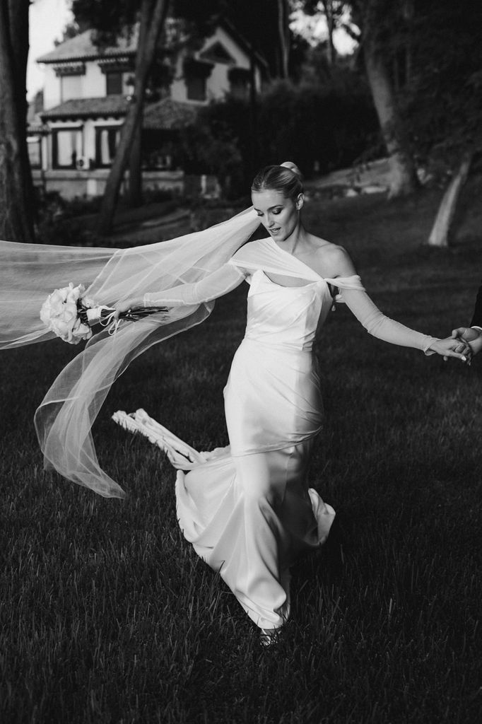 Novia viral con look de Inés Lacasa