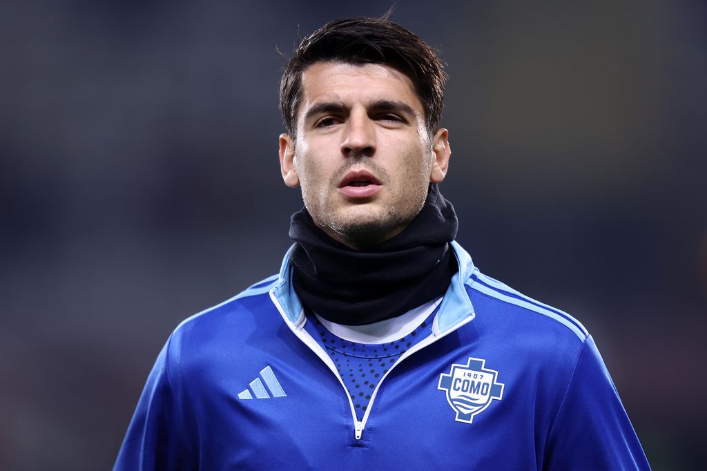 Álvaro Morata durante un partido con el Como 1907 en noviembre de 2025