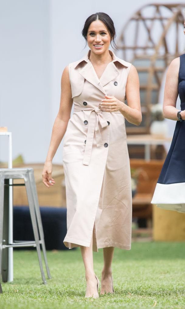 Meghan Markle con vestido gabardina de Noni