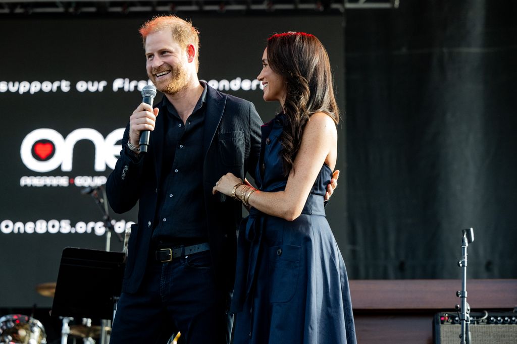 El príncipe Harry y Meghan Markle en el concierto benéfico One805LIVE! 2025 en Carpinteria, California. 