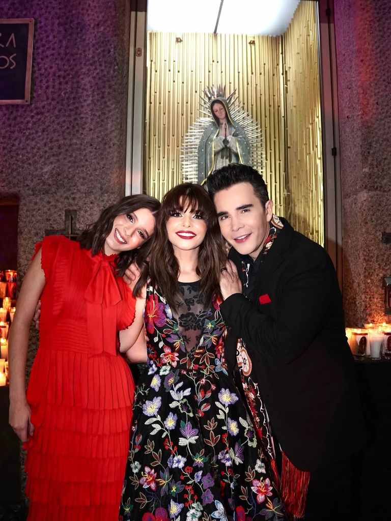 Itatí Cantoral junto a su hermano y a su hija.