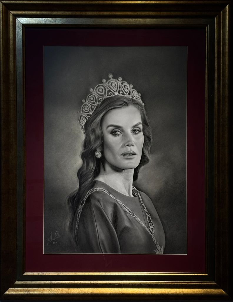 El retrato realizado por Alberto Rubio, que incluye la tiara María Cristina y los chatones de Victoria Eugenia