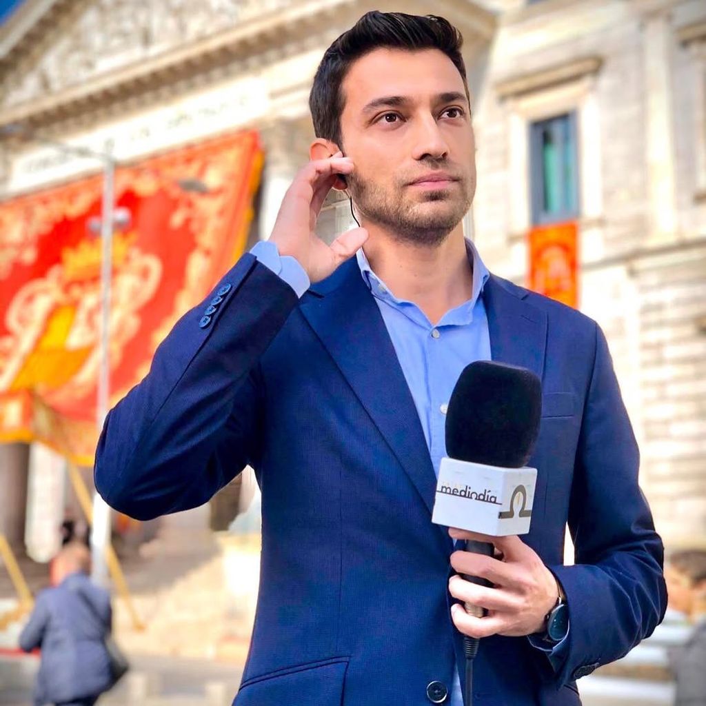 Marc Calderó como reportero en "Ya es mediodía"