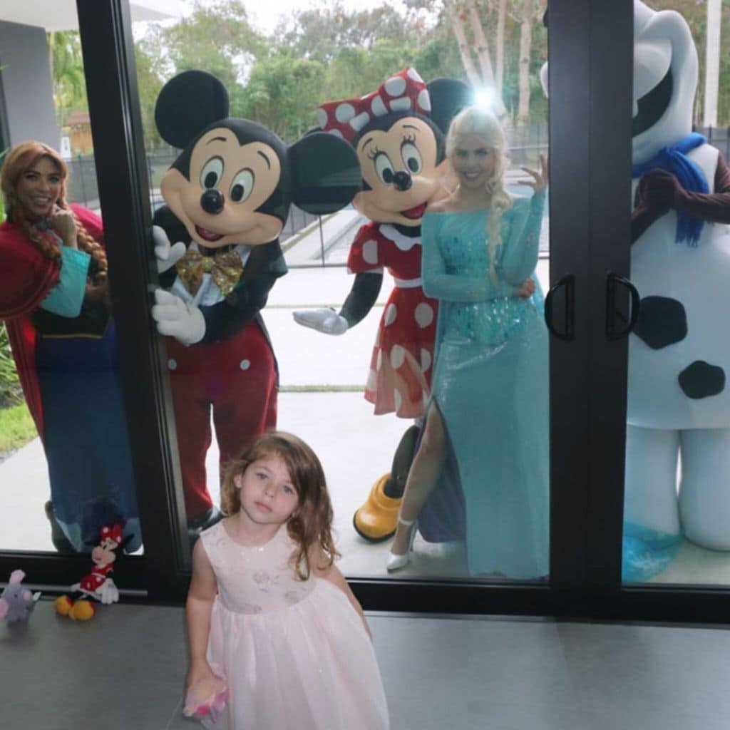 ximena duque celebra el cumplea os de su hija luna