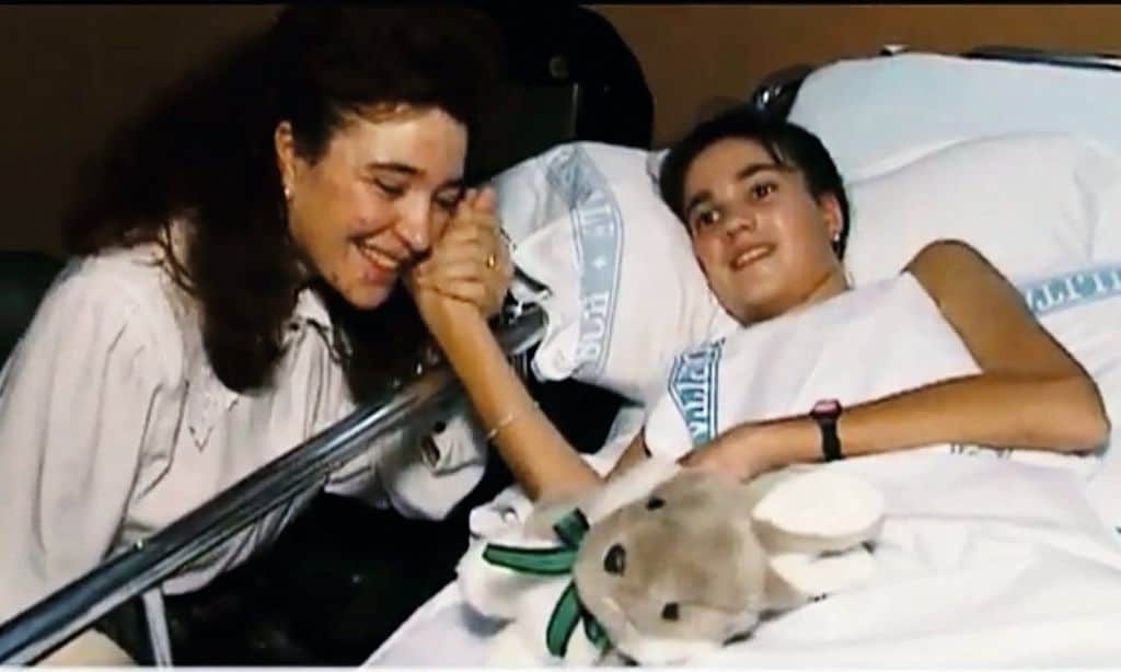 Irene Villa y su madre, María Jesús González HOLA 4028