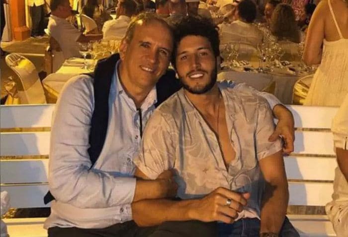 Sebastián Yatra junto a su padre 