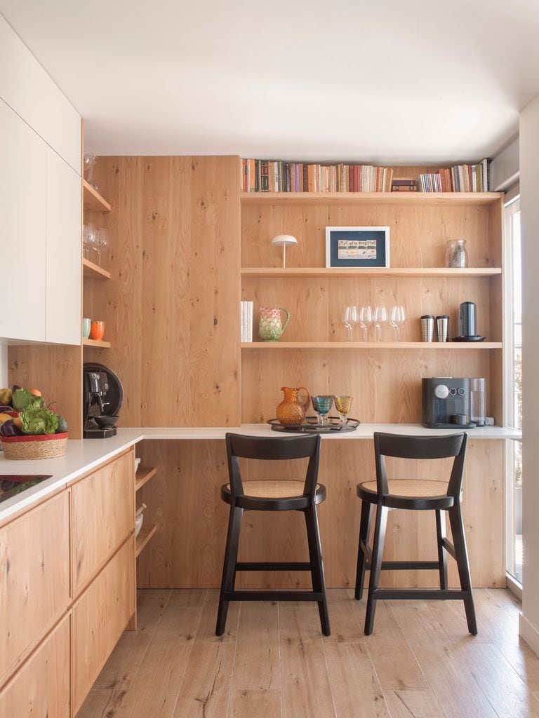 Cocina con acabados en madera.