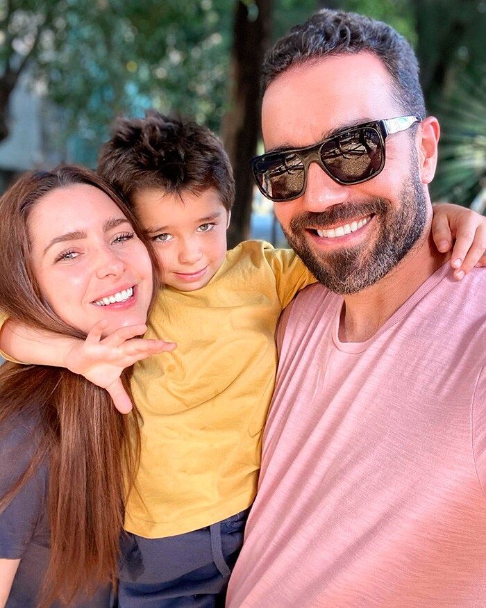 Ariadne Diaz y Marcus Ornellas con su hijo Diego