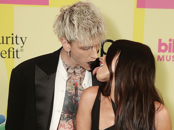 Meghan Fox y Machine Gun Kelly se dan un beso con lengua 