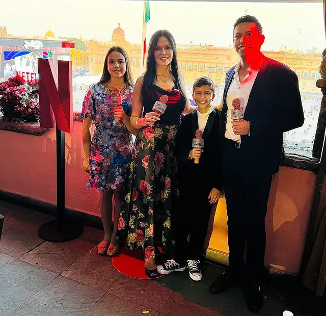 La familia de Juan Gabriel disfrutó del show desde un balcón cercano al Zócalo