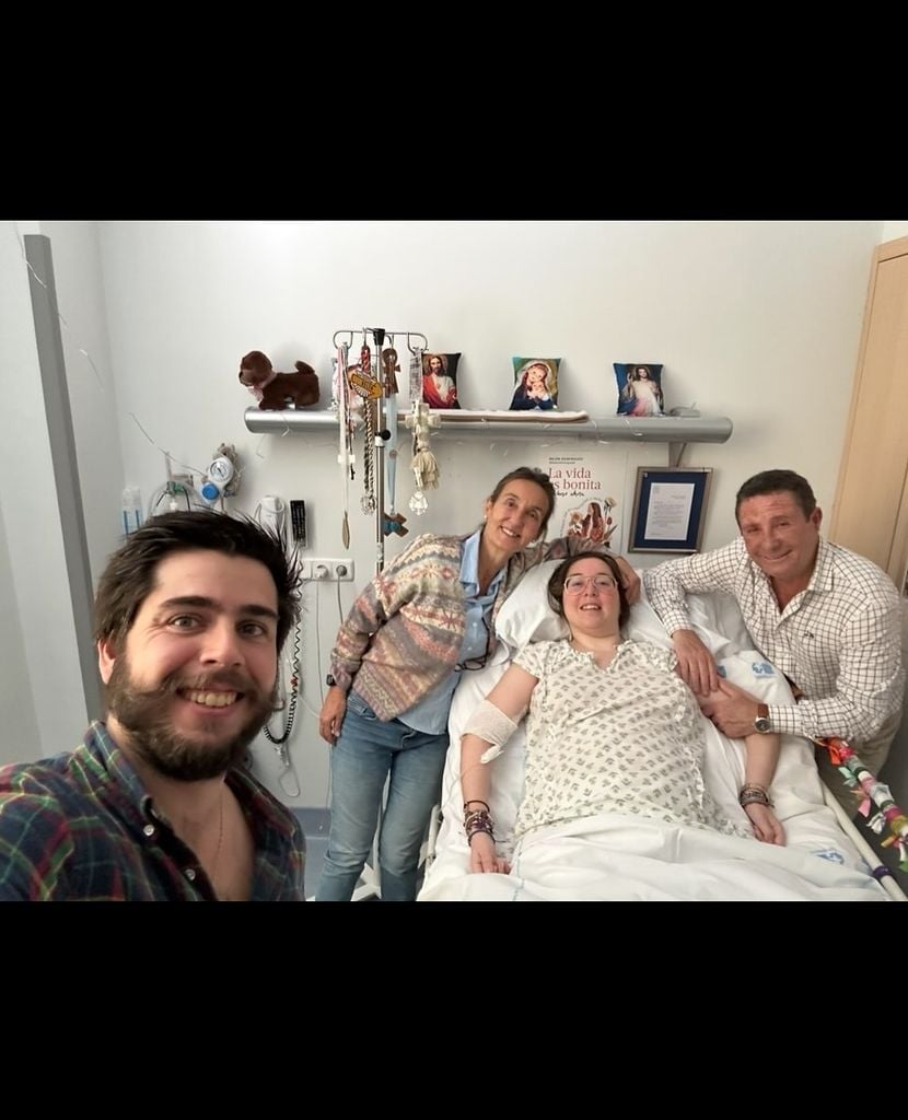 Los padres de Lucía Pombo con Belén y su novio, Emilio