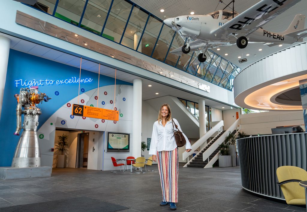 La princesa Ariane dentro de la facultad donde va a estudiar ingenería aeroespacial
