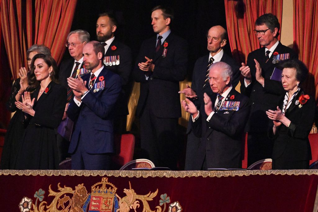 Plano medio de la realeza inglesa en el concierto del Día del Recuerdo 2024