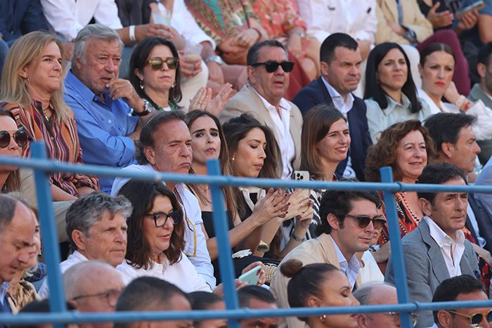 Estrella Conde y Casilda Ybarra se sentaron en las gradas para seguir el festejo