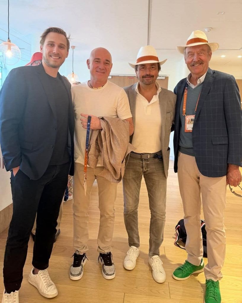 El hijo de Andre más alto que su padre, visto en el Abierto de Francia 2026