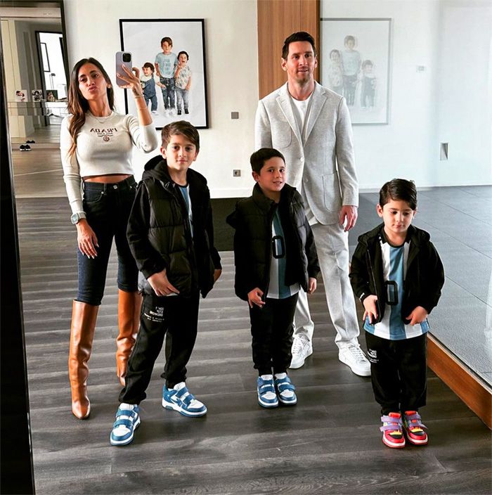 Leo Messi con su mujer y sus hijos