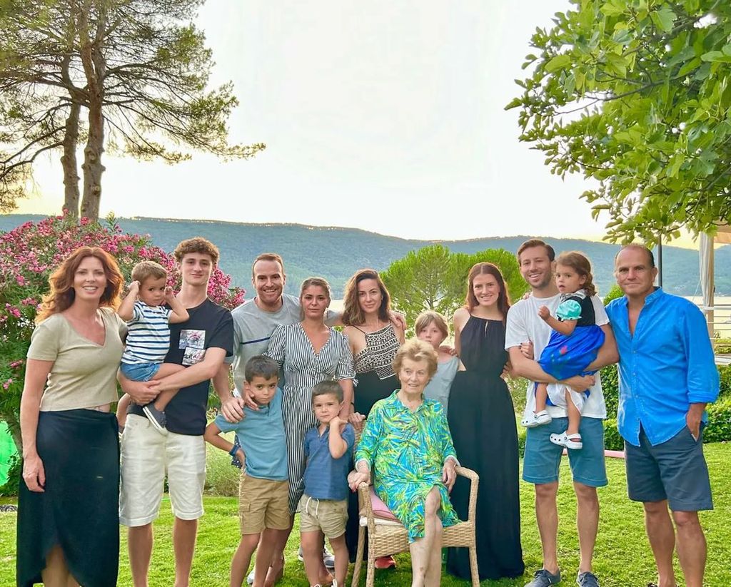 Verónica Mengod con su familia de vacaciones